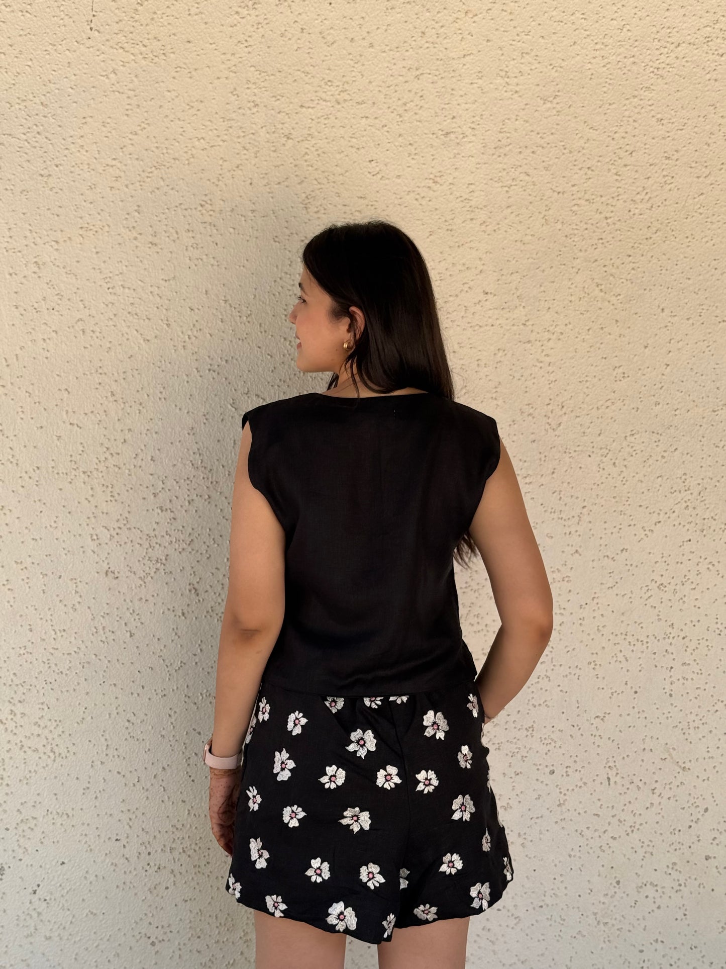 Embroidered Linen Shorts – Black