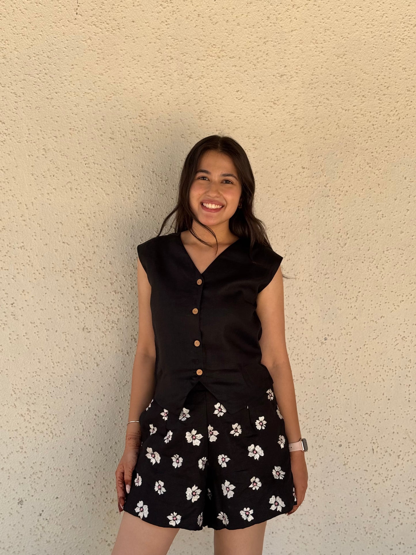 Embroidered Linen Shorts – Black