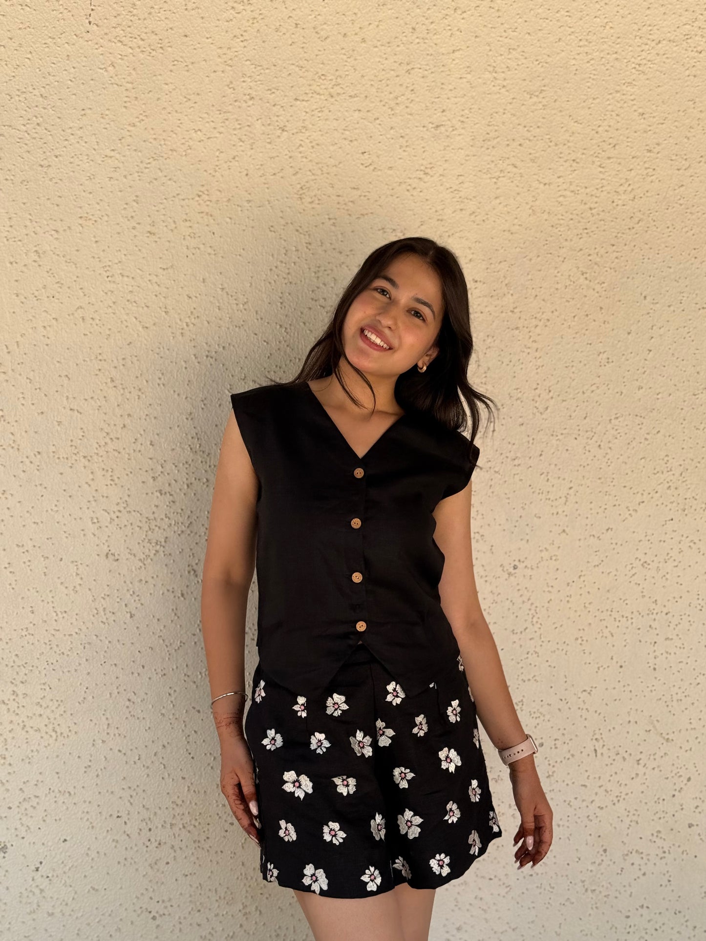 Embroidered Linen Shorts – Black