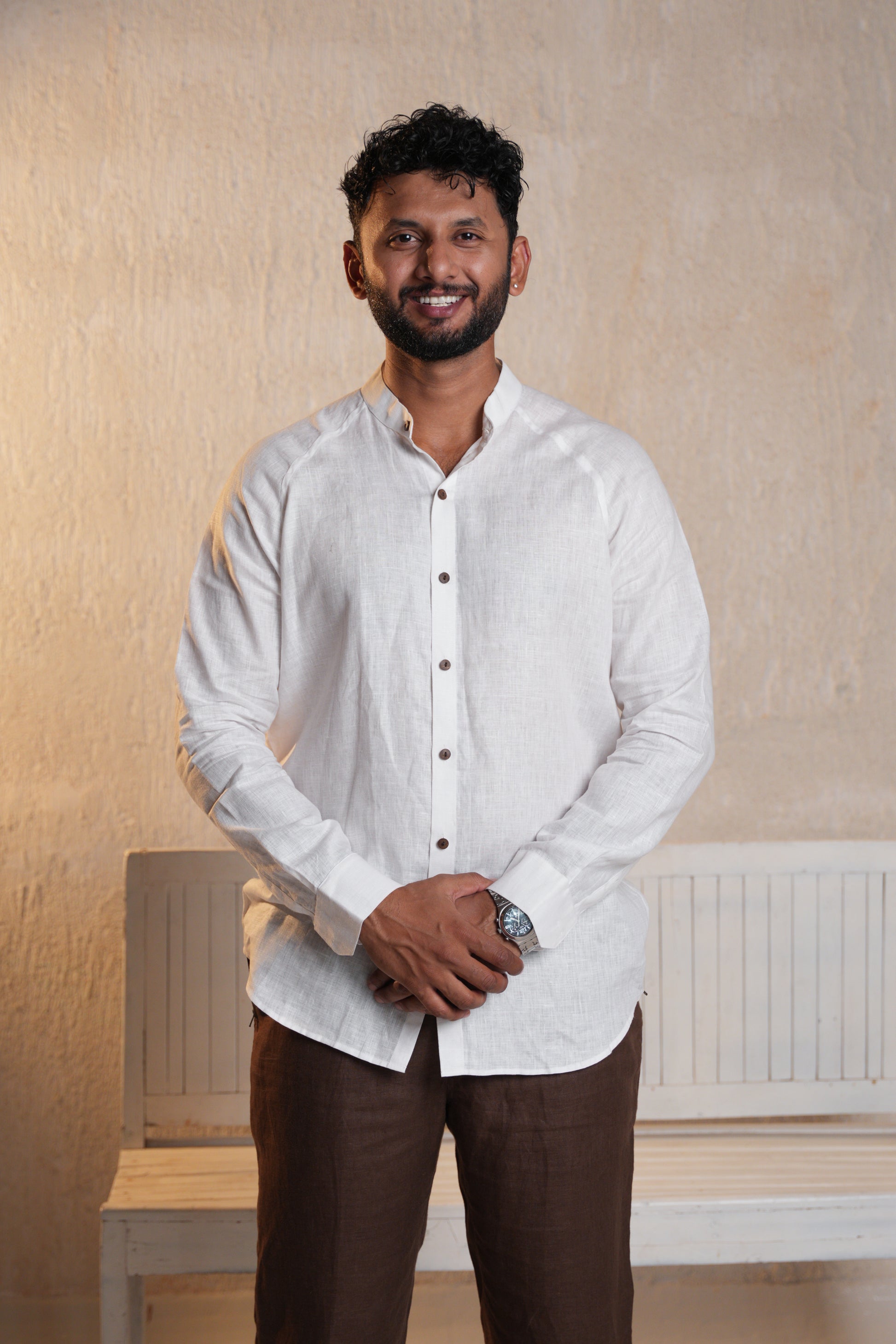 Chic pure white raglan sleeve shirt with a clean design, offering a sporty yet stylish look.